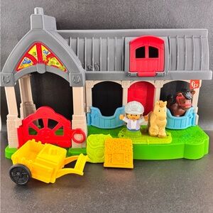 Fisher-Price Little People Friendly Horses Stable Playset Complete Sound